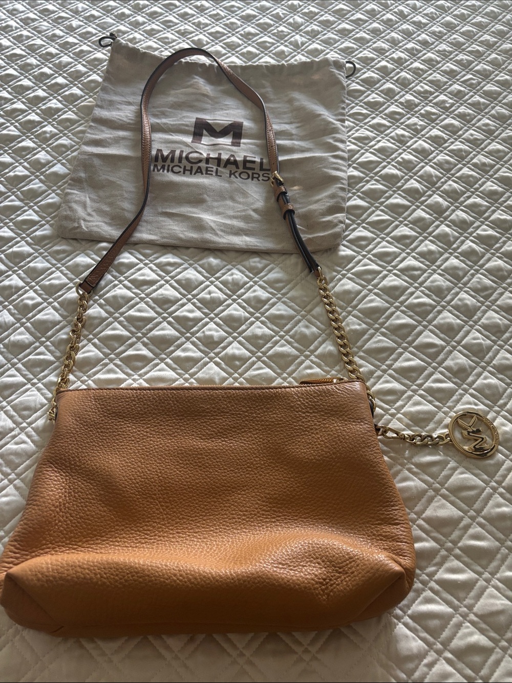 MK tan leather/gold chain purse like new!
